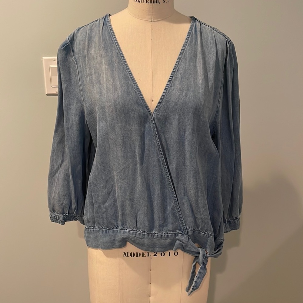 Women’s chambray Velvet Hearts  shirt size S NWT